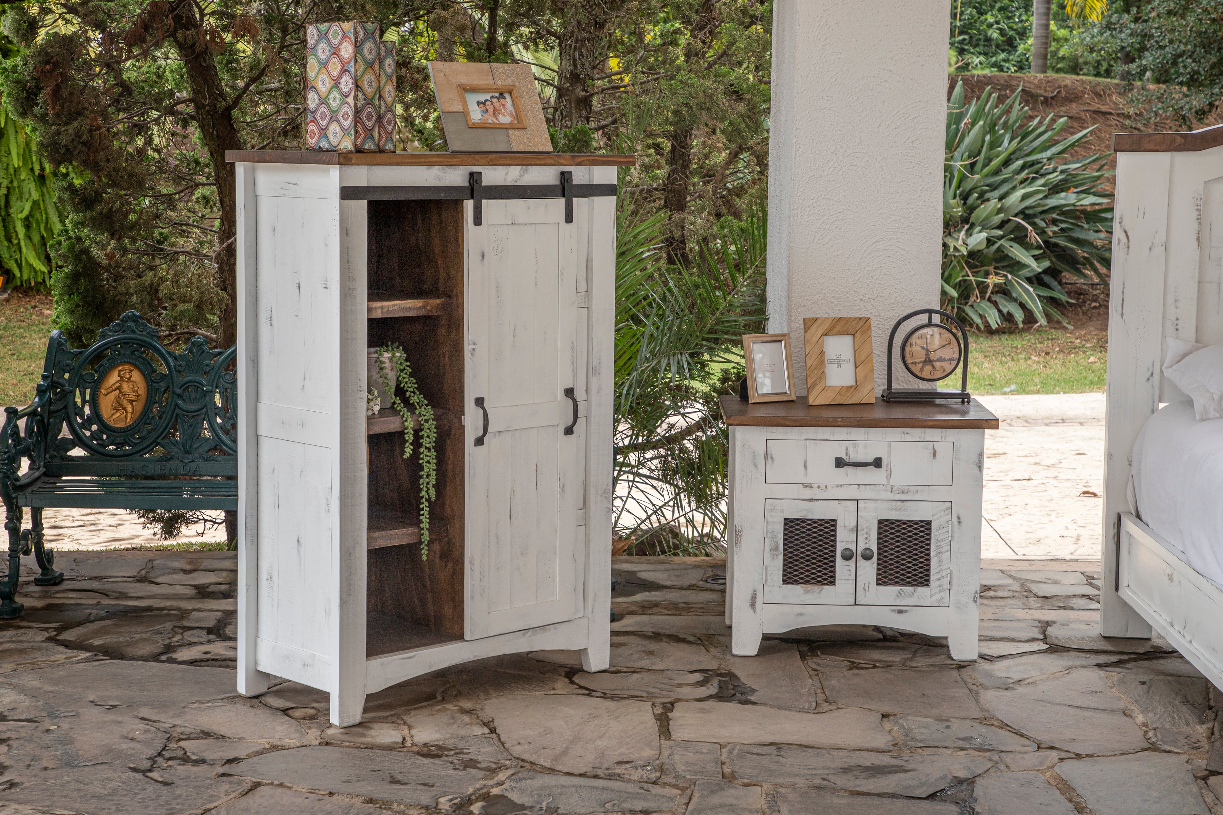 360 PUEBLO WHITE Model: IFD360 BEDROOM Collection